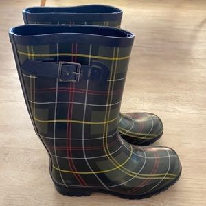 Size 8 Rainboots